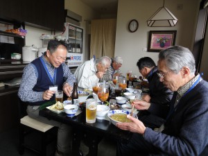 「そば処　上小路」での歓談風景