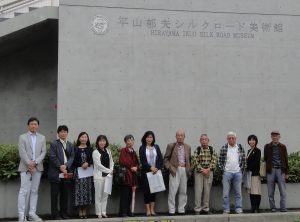 見学を終えて記念撮影。フレンチカフェレストラン亜絲花に向かいます